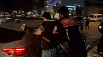Bursa'da Motosikletli Polis Timleri Huzur Uygulamalarıyla Silah ve Uyuşturucu Ele Geçirdi