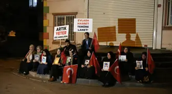 Diyarbakır Anneleri, Evlat Nöbetini Gece Boyunca Sürdürüyor