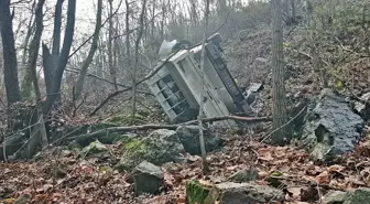 Karabük'te Kamyonet Şarampole Devrildi: 2 Yaralı