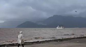 Marmaris'te Sağanak Yağış Hayatı Olumsuz Etkiledi