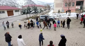 Muş'ta Teknoloji Bağımlılığına Karşı Yöresel Çocuk Oyunları Etkinlikleri Düzenlendi