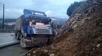 Isparta'da Yağmur nedeniyle Kaza: 3 Yaralı