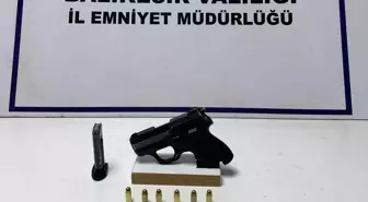 Ayvalık'ta Kurye Kılığına Giren Polis, Firari Hükümlüyü Yakaladı