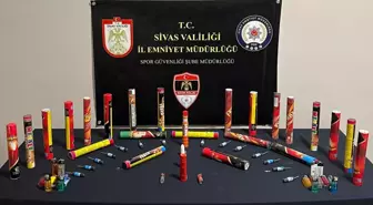 Sivasspor-Galatasaray Maçı Öncesi Taraftar Aramalarında Tehlikeli Maddeler Ele Geçirildi