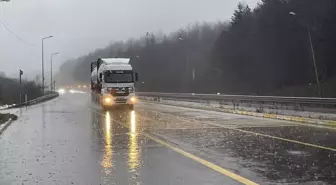 Bolu Dağı'nda Sağanak, Trafik Güvenliğini Tehdit Ediyor