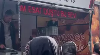 Esad devrilince Suriyeli esnaf lokma dağıttı