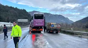 Sakarya'da Zincirleme Trafik Kazası: 15 Yaralı