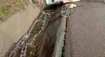 Şanlıurfa'da Akaryakıt Tankeri Devrildi, Yola Tonlarca Yakıt Döküldü