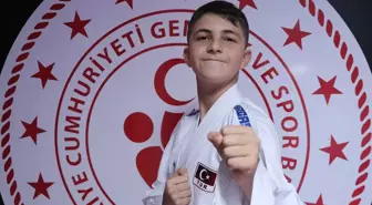 13 Yaşındaki Mehmet Taş, Boğaziçi Karate Şampiyonası'na Hazır