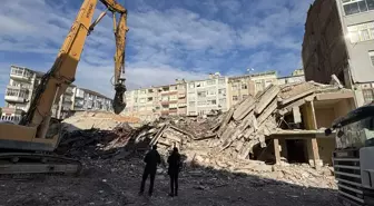Güngören'de Kentsel Dönüşümde Bina Çöktü