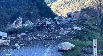 Köşk-Ödemiş Karayolu Heyelan Nedeniyle Kapandı