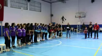 Kütahya'da Kız Öğrenciler Arası Badminton Turnuvası Ödülleri Sahiplerini Buldu