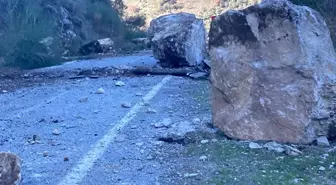 Ödemiş-Köşk Kara Yolu Heyelan Nedeniyle Kapandı