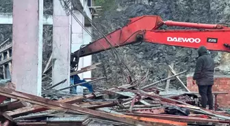 Trabzon'da İnşaat Iskelesi Çöktü, 3 İşçi Yaralandı