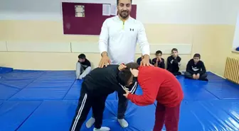 Çemişgezek'te Çocuklar Ata Sporu Güreşe İlgi Gösteriyor