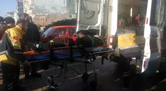Isparta'da Otomobil ve Motosiklet Çarpıştı: Yaralı Var