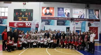 Hürriyet Ortaokulu Yıldız Kızlar Voleybol Müsabakalarında Şampiyon Oldu