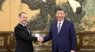 Xi Jinping ve Dmitriy Medvedev'den Önemli Görüşme