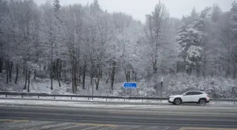 Bolu Dağı'nda Kar ve Sis Ulaşımı Zorluyor