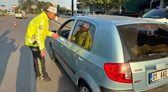 Adana'da Trafik Polisi Sürücülere 'Akıllı Kavşak' Eğitimi Verdi