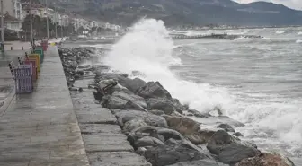 Samsun'un Yakakent ilçesinde kuvvetli rüzgar ve dalga uyarısı