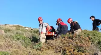 Çeşme'de Kayalıklarda Avcılık Yaparken Düşen Kişi Kurtarıldı