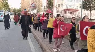 Kayseri'de ilkokul öğrencilerinden şehit Tuğgeneral Baydilli'nin babaevine ziyaret