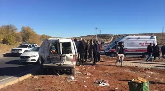 Siverek'te Tır ve Hafif Ticari Araç Çarpıştı: 3 Yaralı