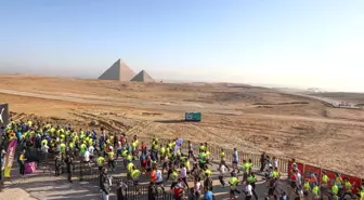 Giza'da Renkli Piramitler Yarı Maratonu Düzenlendi