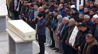 Trafikte Tartışma Sonucu Bıçaklanan Taksici Eren Peker Karaman'da Defnedildi