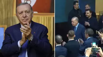 Gençlerle buluşan Erdoğan salona gelirken çalınan şarkı bir hayli manidar