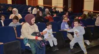 Muş Alparslan Üniversitesi'nden Çocuklara Tiyatro Oyunu