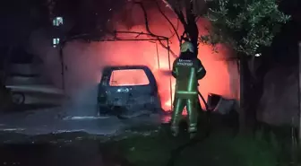 Ödemiş'te Kundaklama İddiası: Park Halindeki Araçlar Alev Alev Yandı