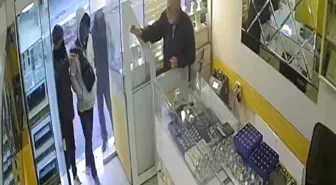 Adana'da Kuyumcu Soygunu Başarısız, Bakkaldan Gaspa Geçiş