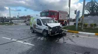 Balıkesir'de Çift Taraflı Trafik Kazası: Yaralılar ve Kurtarılan Köpek