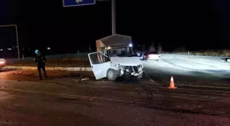 Çorum'da Otomobil ile Kamyonet Çarpıştı: 6 Yaralı