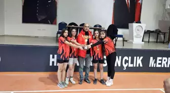 Hakkari'de Okul Sporları Masa Tenisi Müsabakaları Sona Erdi