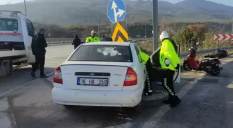 Orhangazi'de Bariyere Çarpan Otomobilde İki Kişi Yaralandı