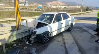 Orhangazi-Bursa Karayolunda Kaza: Otomobil Bariyerlere Saplandı