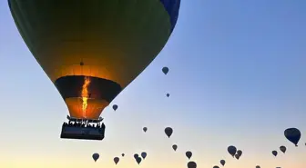 Kapadokya'da Sıcak Hava Balonları Yeniden Uçuşa Geçti