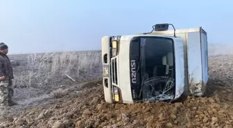 Sisli Havada Kamyonet Devrildi: Sürücü Yaralandı