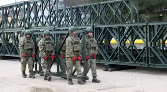 Türk Silahlı Kuvvetleri Polonya'da Sel Felaketi İçin Geçici Köprü Kuruyor