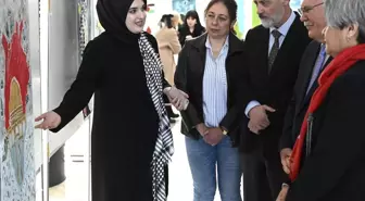 Uşak'ta üniversite öğrencilerinin hazırladığı 'Filistin İçin Çiz' sergisi açıldı