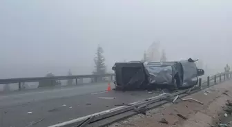 Afyonkarahisar'da Kamyonet Devrildi, 4 Yaralı