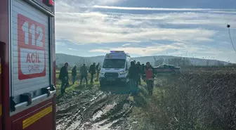 Sakarya'da Traktör Kanala Devrildi, Sürücü Yaralandı