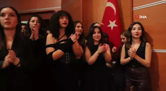 Down Sendromlu Çocuklar Dünya Barışı İçin Sahnede