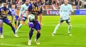 El var mı, yok mu? Fenerbahçe bu pozisyonda penaltı bekledi