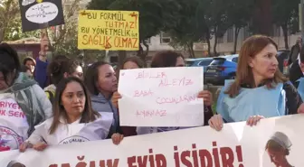 İzmir'de Ebe ve Hemşirelerden 'Yönetmelik' Tepkisi: 'Yoksulluk Sınırı Altında Kalan Bir Ödemeyi Hak Etmiyoruz'