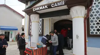 Cami İmamı, Cemaatine İkramda Bulunarak Gönülleri Fethetti