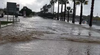 Antalya'da Şiddetli Yağış Hayatı Olumsuz Etkiledi